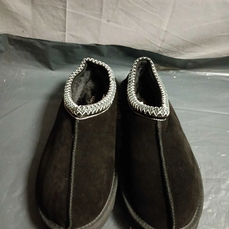 UGG BLACK SUEDE SLIPPERS WITH SHEARLING LINING - UK SIZE 12