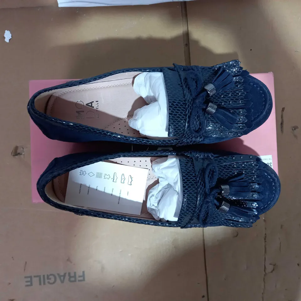 MODA ETHELIA NAVY SUEDE SHOES SIZE 5