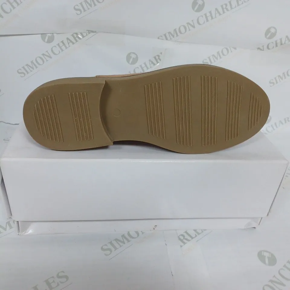 BOXED MARSH MICROSUEDE IN BISCUIT SIZE 10
