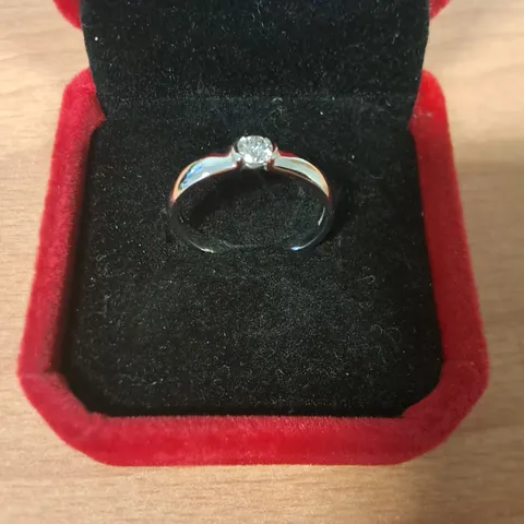 18CT WHITE GOLD SEMI-TENSION RING SET WITH NATURAL DIAMOND