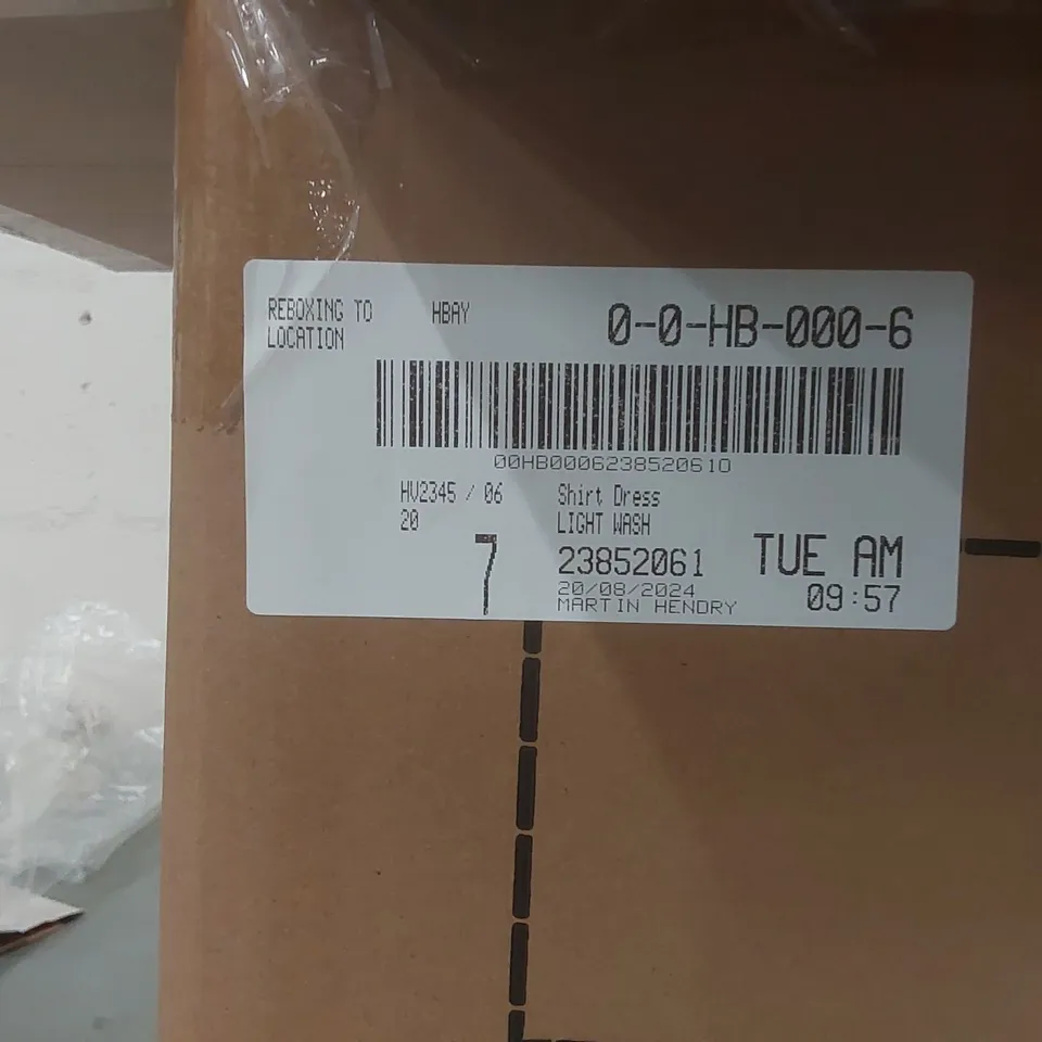 BOX CONTAINING APPROXIMATELY 7x BRAND NEW JD WILLIAMS LIGHT WASH DENIM SHIRT DRESSES - SIZE 20