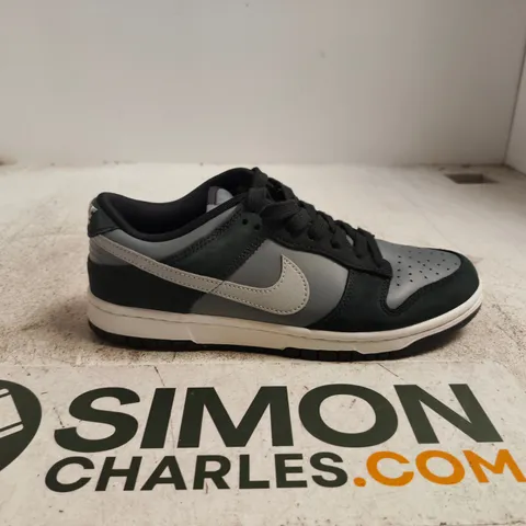 NIKE DUNK LOW-STYLE SNEAKERS – BLACK/GREY UK 7