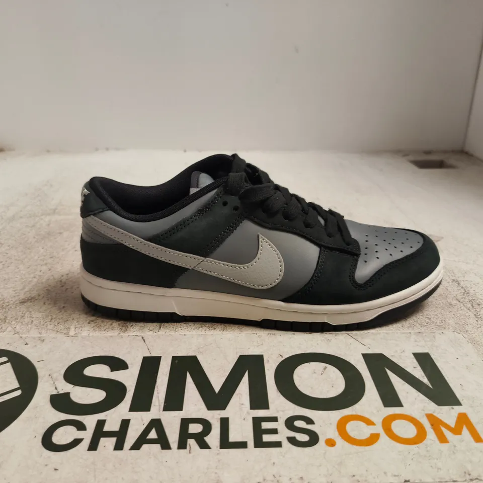 NIKE DUNK LOW-STYLE SNEAKERS – BLACK/GREY UK 7