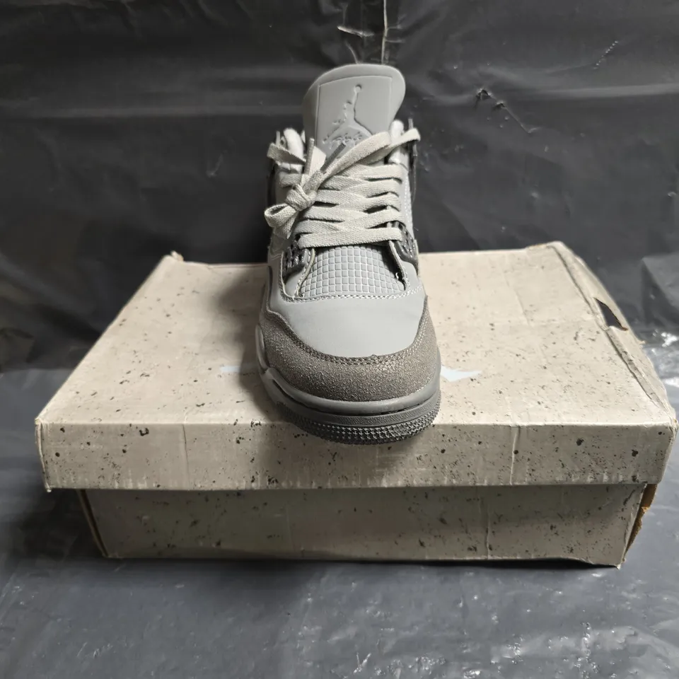 BOXED PAIR OF NIKE AIR JORDAN 4 RETRO SHOES IN GREY SIZE UK 7