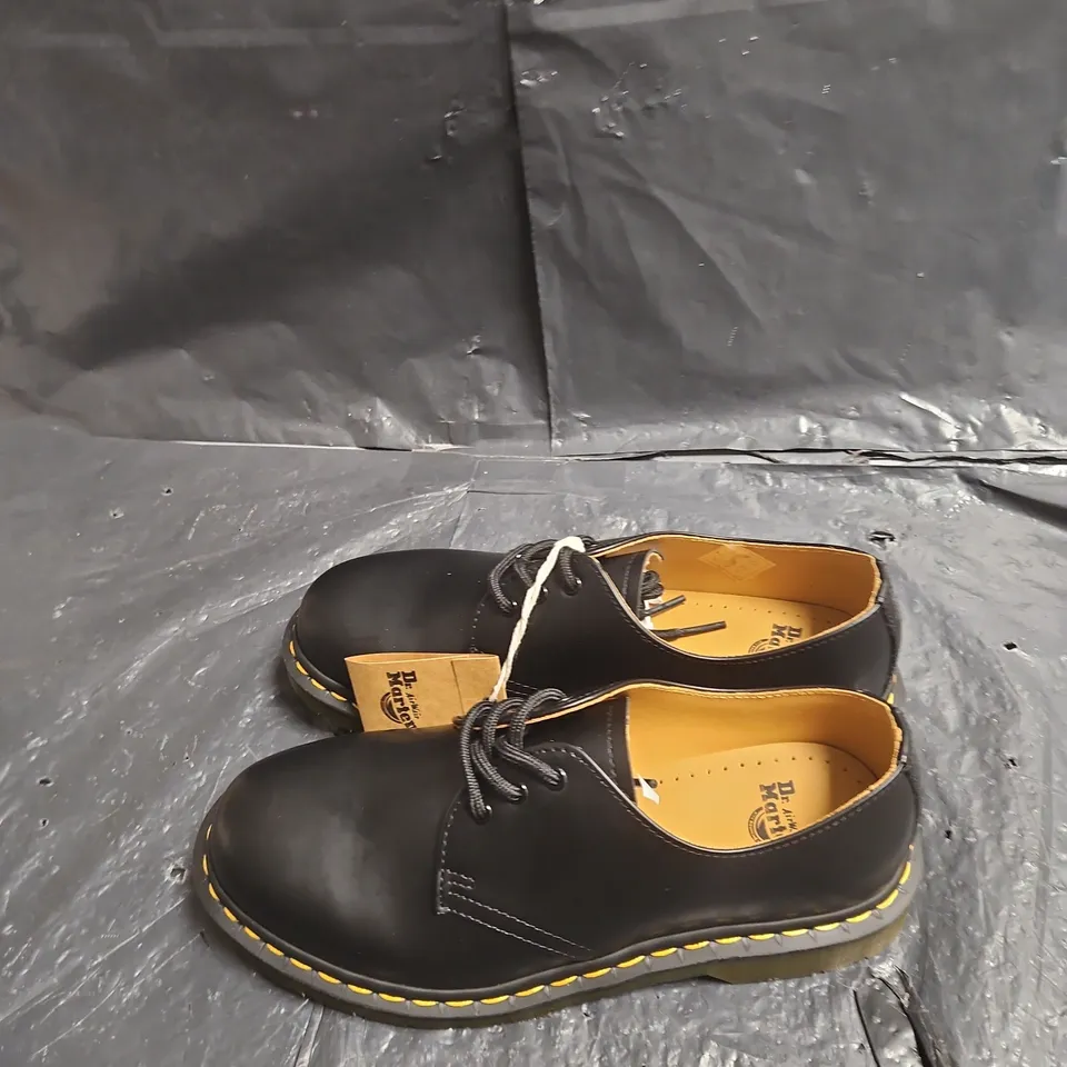 DR. MARTENS BLACK LEATHER SHOES, 3-EYELET OXFORD, YELLOW STITCHING – TAG ATTACHED UK SIZE 6 