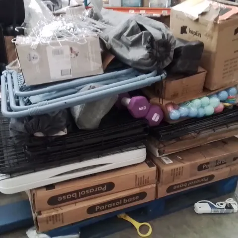 PALLET OF ASSORTED HOUSEHOLD GOODS AND PRODUCTS TO INCLUDE;PARASOL BASES,DOG CAGE,SUN LOUNGER,PLAYPEN 