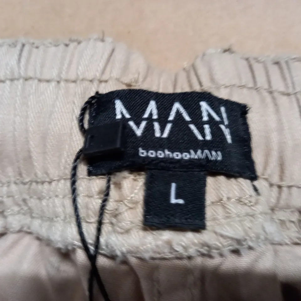 BOOHOO MAN CHINO TROUSERS - SIZE L  