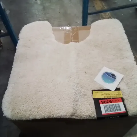 MICROFIBRE U-SHAPED PEDESTAL MAT