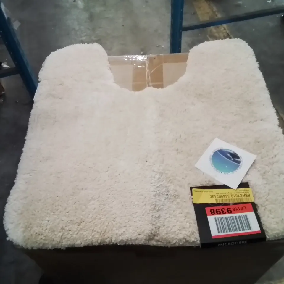 MICROFIBRE U-SHAPED PEDESTAL MAT
