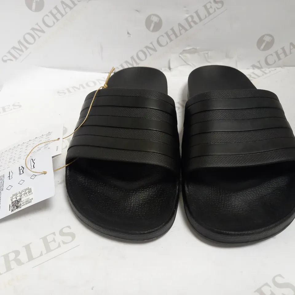 IN THE STYLE OF ADIDAS ADILETTE SLIDERS UK SIZE 9