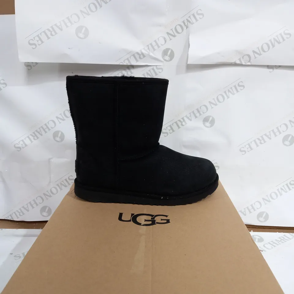 UGG BOOTS IN BLACK - UK SIZE 3
