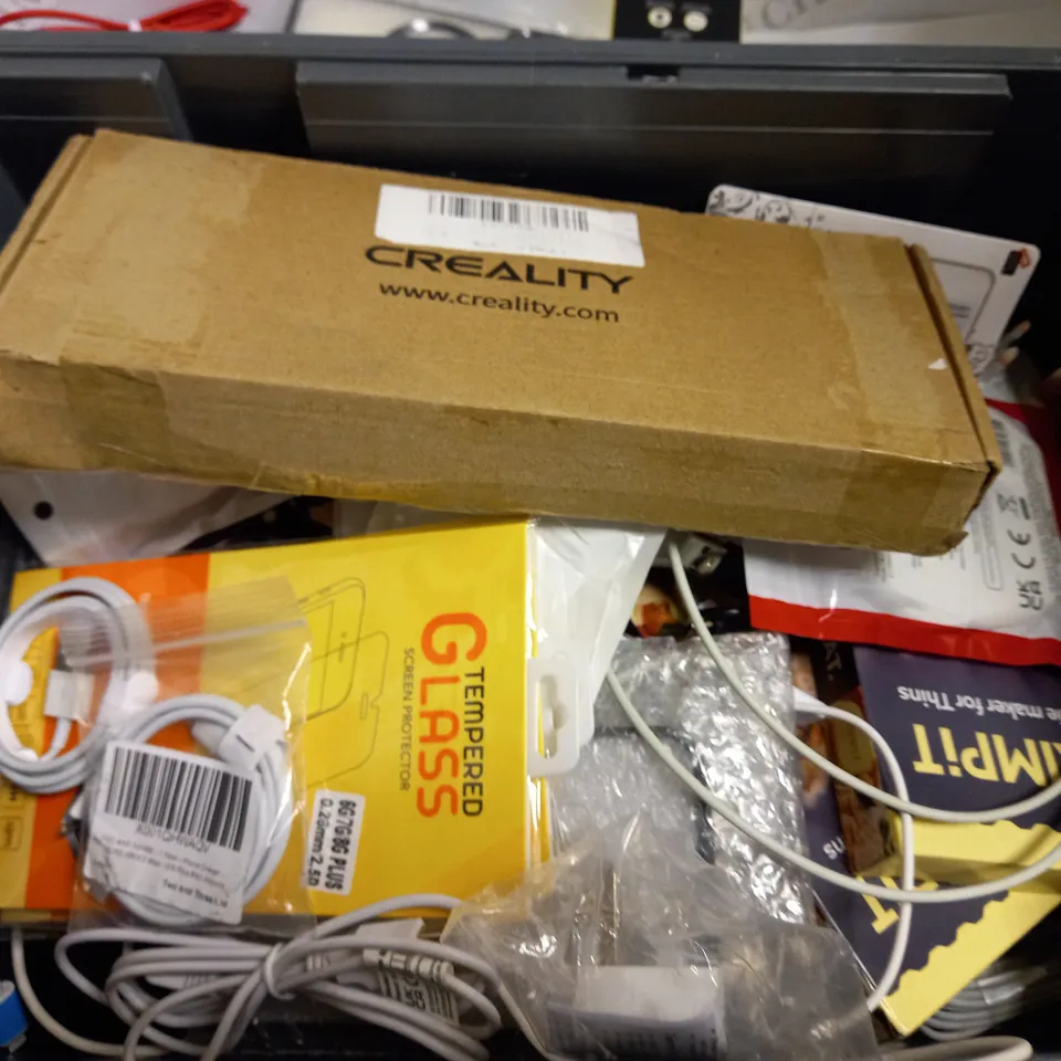 BOX OF APPROX 10 ITEMS INCLUDING ASSORTED PHONE CASES, POWER CABLES AND PLUGS