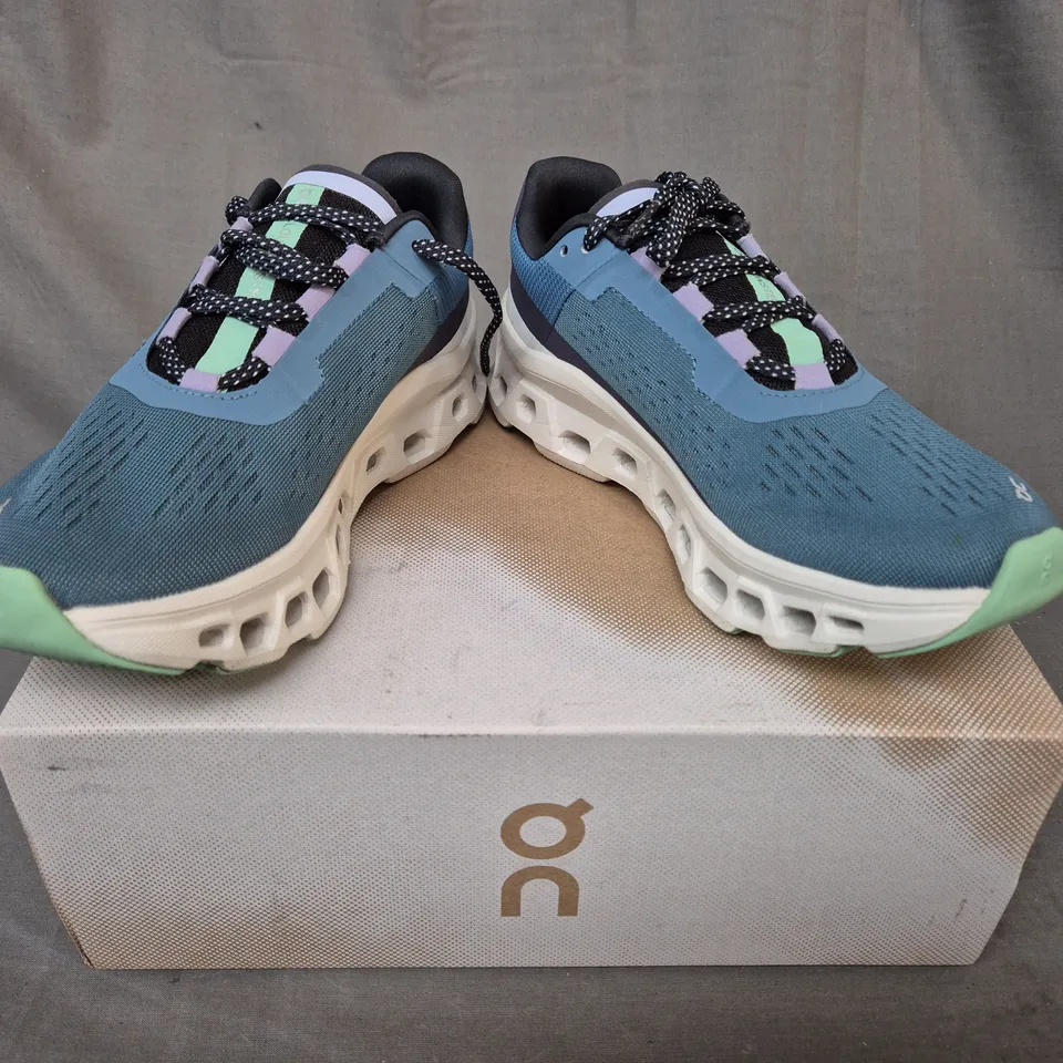 BOXED PAIR OF ON CLOUDMONSTER SHOES IN DUST/VAPOR UK SIZE 4.5