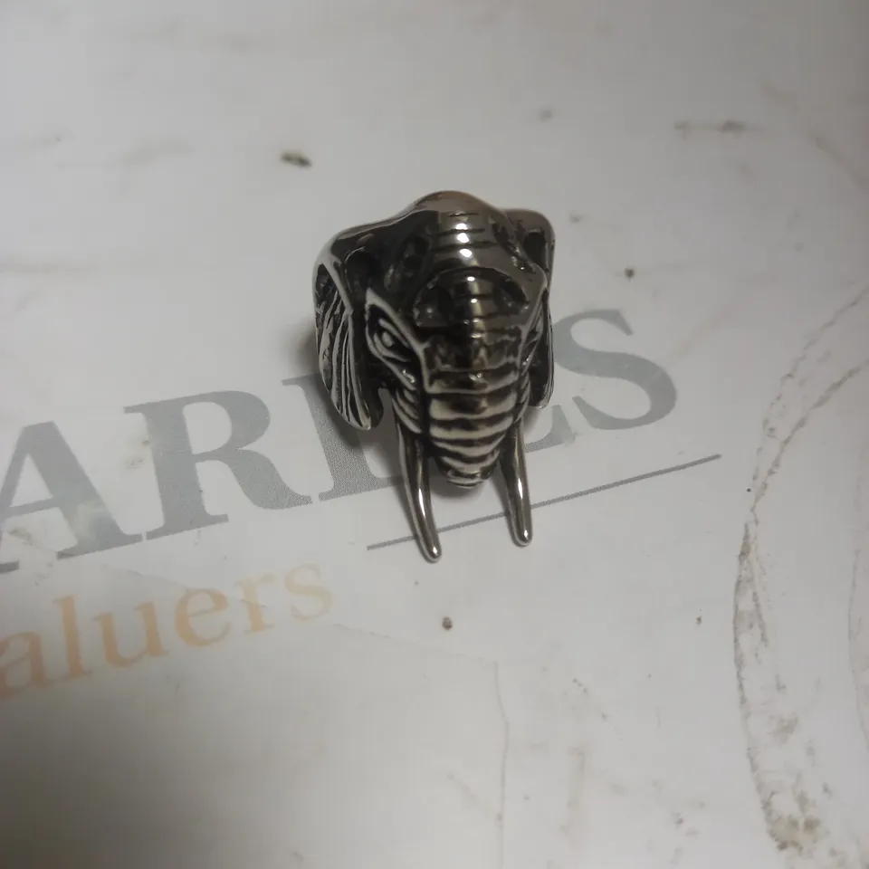 BLACK FEATHERS DESIGN SILVER ELEPHANT RING