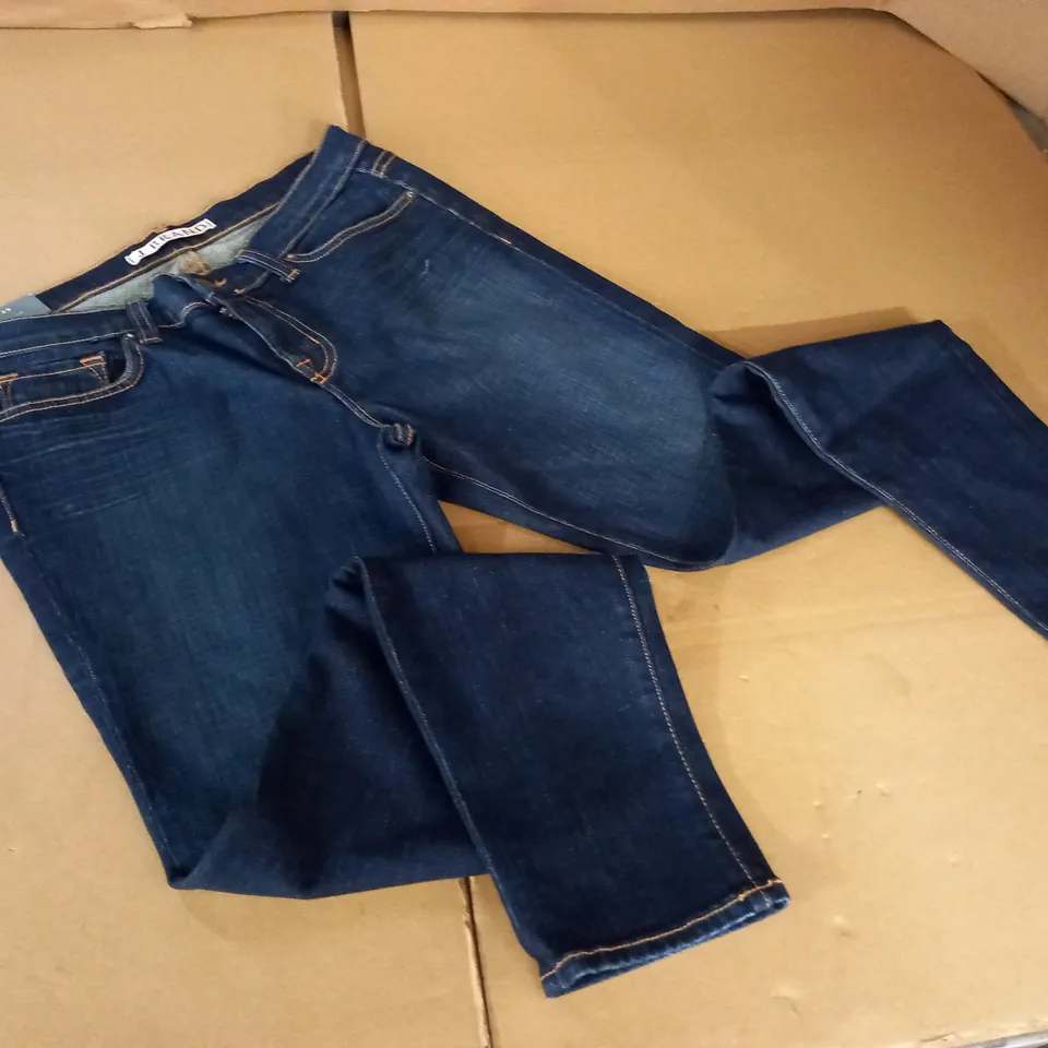 BRAND NEW J BRAND SKINNY LOW RISE JEANS - 29