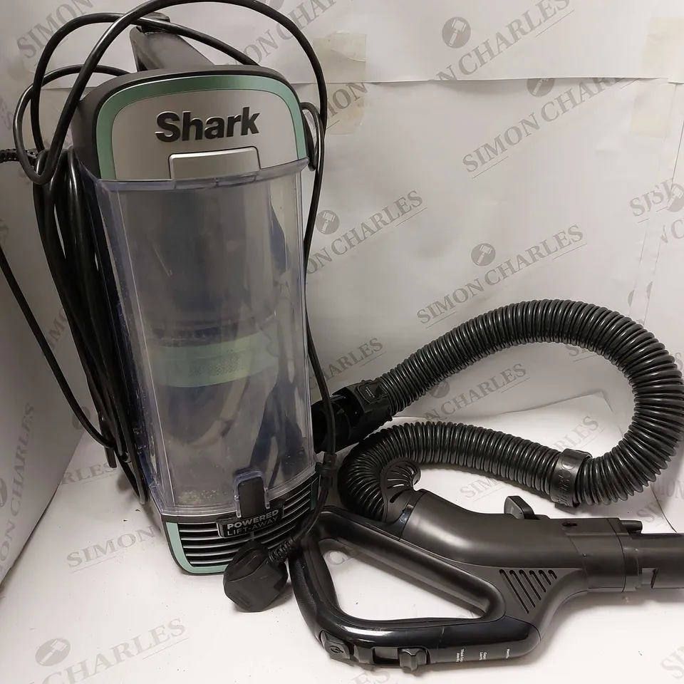SHARK STRATOS NZ860UK ANTI HAIR WRAP HOOVER 