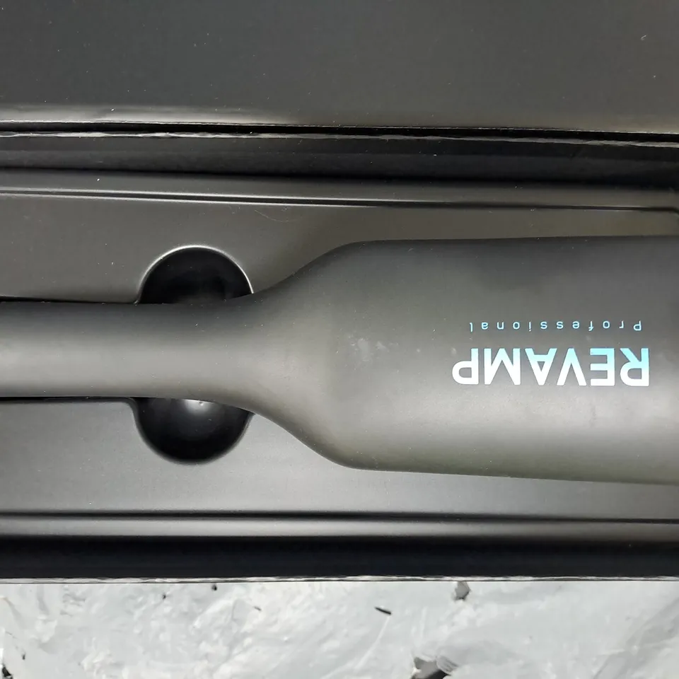 BOXED REVAMP 2-IN-1 BEACH & VOLUME PROFESSIONAL CERAMIC WAVER