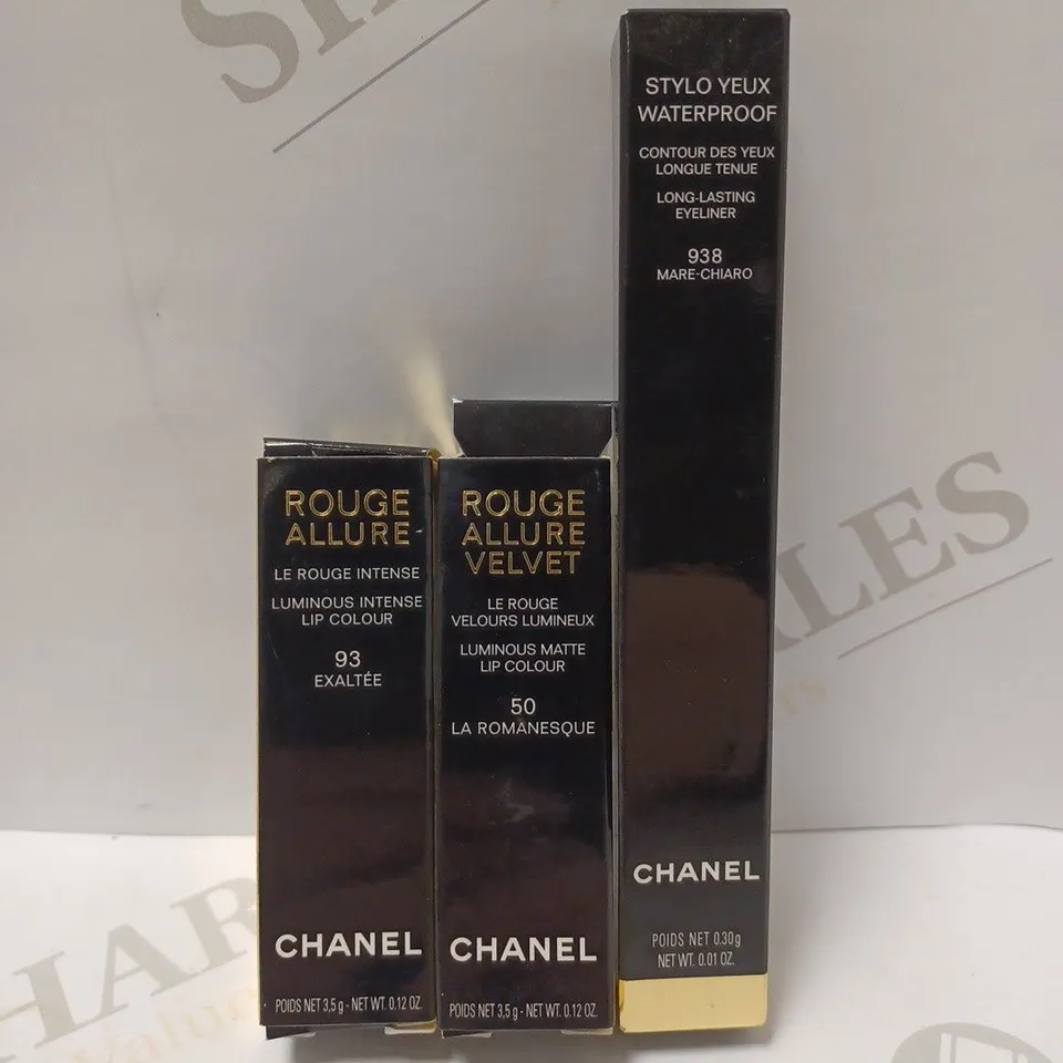LOT OF 3 ASSORTED CHANEL PRODUCTS TO INCLUDE LUMINOUS INTENSE LIP COLOUR 93 EXALTEE, LUMINOUS MATTE LIP COLOUR 50 LA ROMANESQUE, WATERPROOF EYELINER 938 MARE-CHIARO