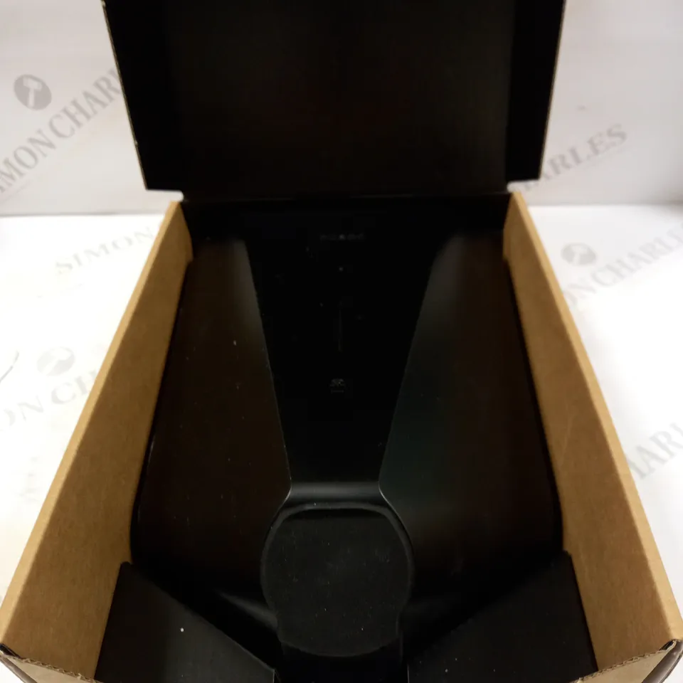 EASEE CHARGE EC001-BLACK ROBOT 1PH & 3PH UPTO 22KW