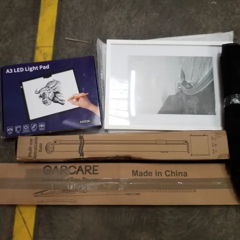 PALLET CONTAINING ASSORTED PRODUCTS INCLUDING A3 LED LIGHT PAD, MULTI-USE RETRACTABLE GATE, EXTENDABLE TREE PRUNER, DOOR MAT & FRAMED PRINT WALL DECOR 