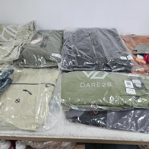 APPROXIMATELY 22 ASSORTED BRAND NEW REGATTA CLOTHING ITEMS IN VARIOUS SIZES, STYLES & COLOURS