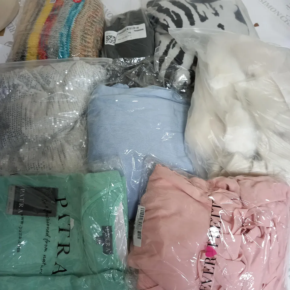 LARGE QUANTITY OF ASSORTED BAGGED CLOTHING ITEMS TO INCLUDE EVER PRETTY AND PATRA