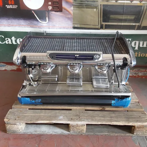 FAEMA EMBLEMA 3 GROUP COMMERCIAL COFFEE ESPRESSO MACHINE
