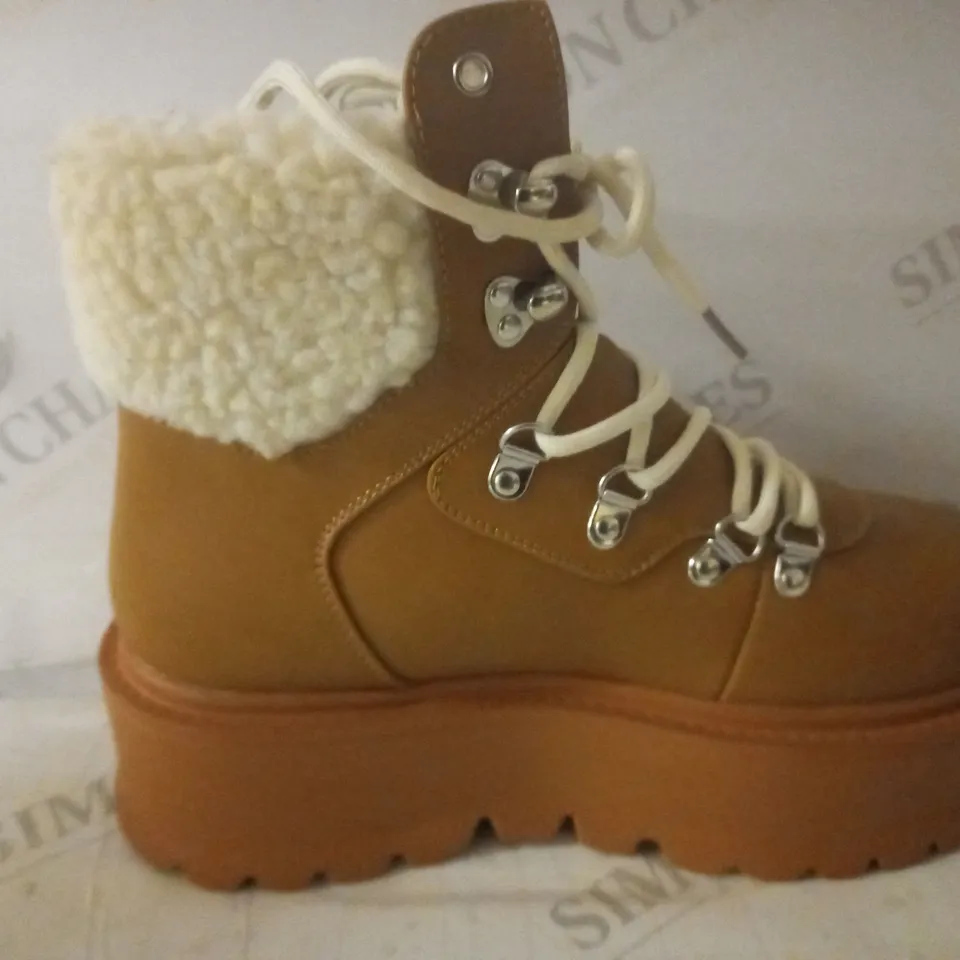 BOXED PAIR OF KOI WOMEN'S PLATFORM ANKLE BOOTS SIZE 6