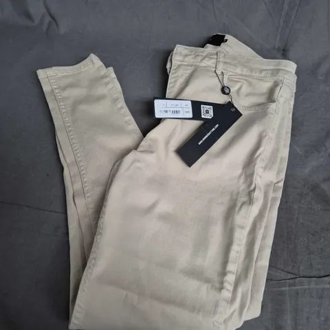 SINNERS ATTIRE NON-RIP JEANS – SAND, UK 36R