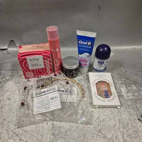 APPROXIMATELY 20 HEALTH AND BEAUTY PRODUCTS TO INCLUDE TOTM LIGHT PADS, ORAL B TOOTHPASTE AND NIVEA MEN ROLL ON DEODORANT