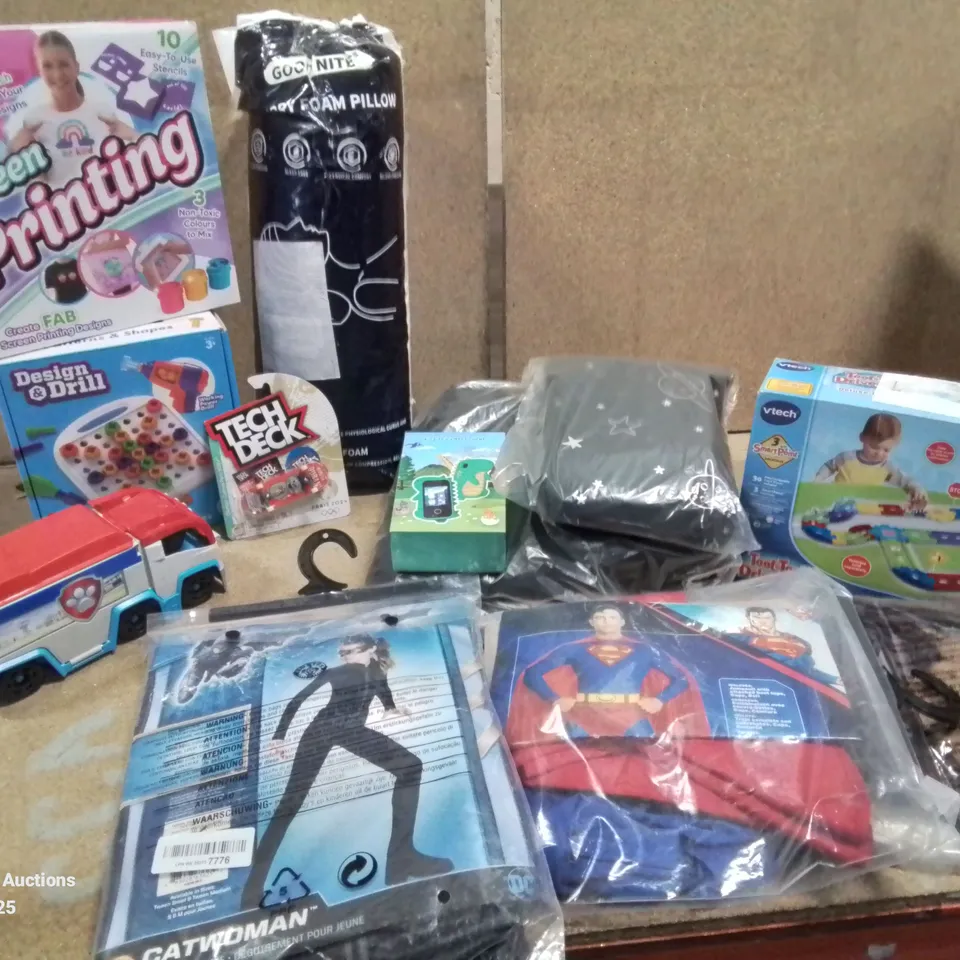 BOX CONTAINING APPROXIMATELY 10 TOYS AND OTHER ITEMS TO INCLUDE: CURTAINS, MEMORY FOAM PILLOW, KIDS SMARTPHONE, DRESS UP SETS, PAW PATROL VAN, DESIGN AND DRILL GAME ETC.