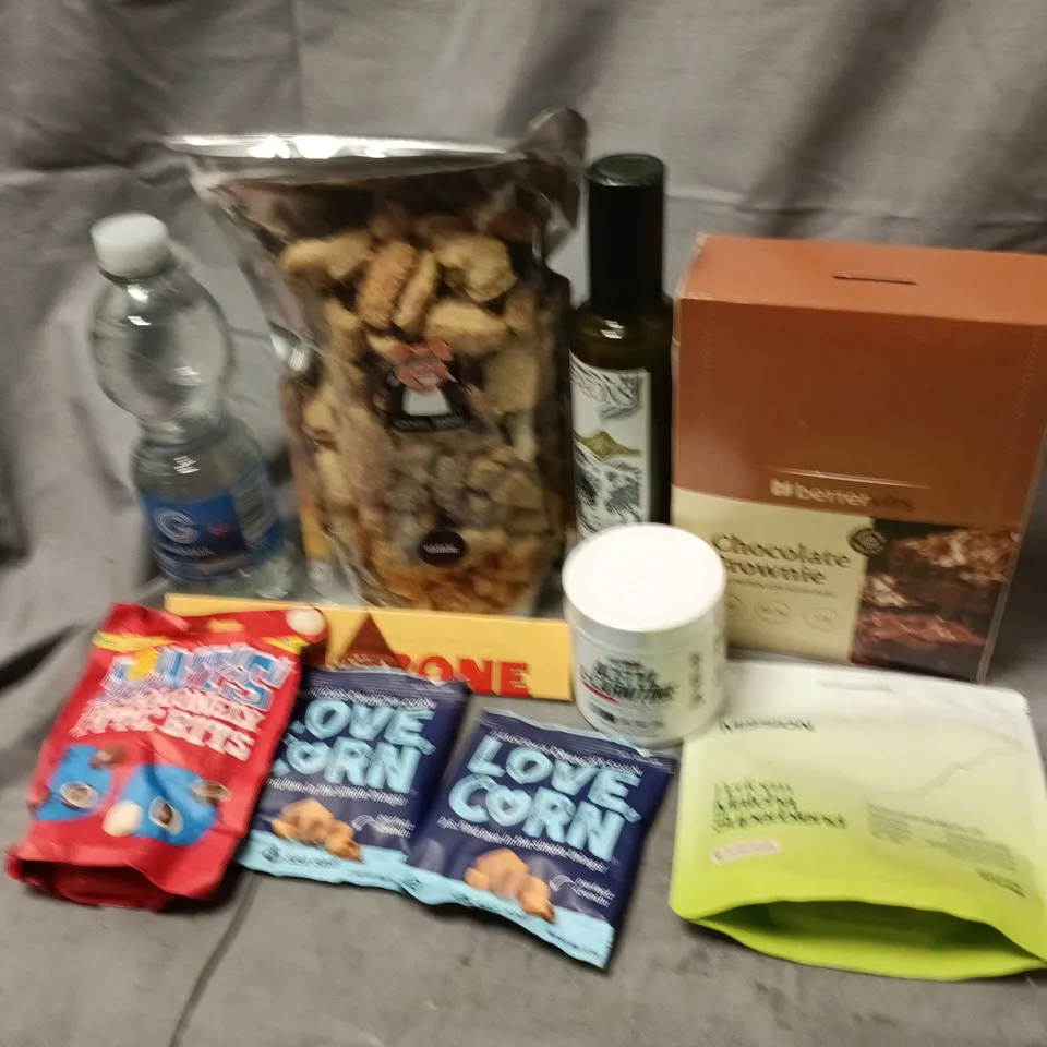 APPROXIMATELY 10 ASSORTED FOOD & DRINK ITEMS TO INCLUDE BETTERVITS CHOCOLATE BROWNIE, TOBLERONE, EHPLABS ACETYL L-CARNITINE, ETC - COLLECTION ONLY