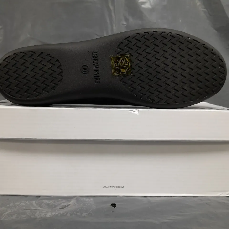 BOXED PAIR OF DREAM PAIRS SLIP-ON SHOES IN BLACK SIZE UK 8