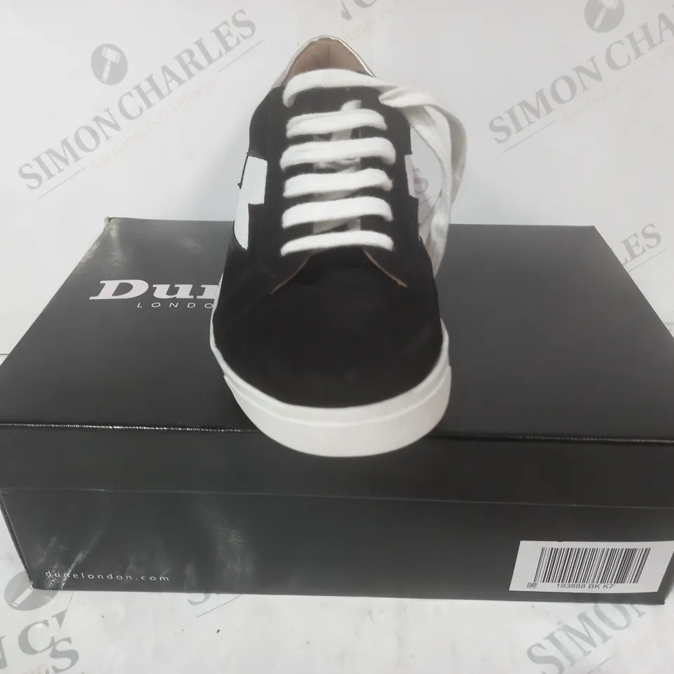 BOXED PAIR OF DUNE LONDON ENERGISED LIGHTNING BOLT TRAINERS IN BLACK/WHITE SIZE 7