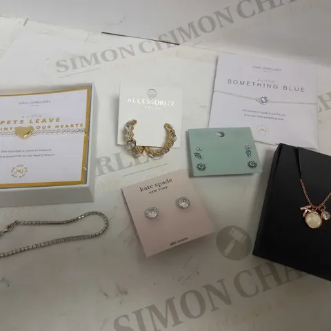 LOT OF 7 ASSORTED JEWELLERY ITEMS