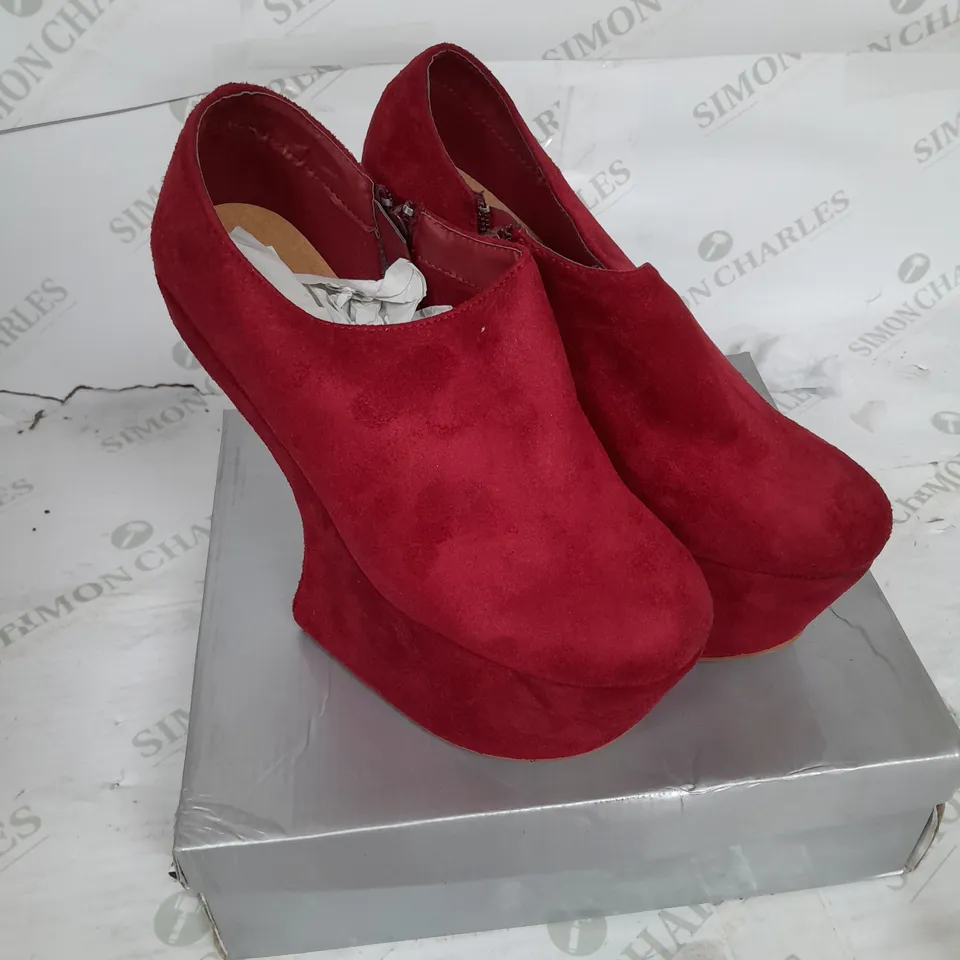 BOXED PAIR OF CASANDRA PLATFORM ANKLE SHOE IN RED SUEDE WITH GOLD STUD DETAIL SIZE 5