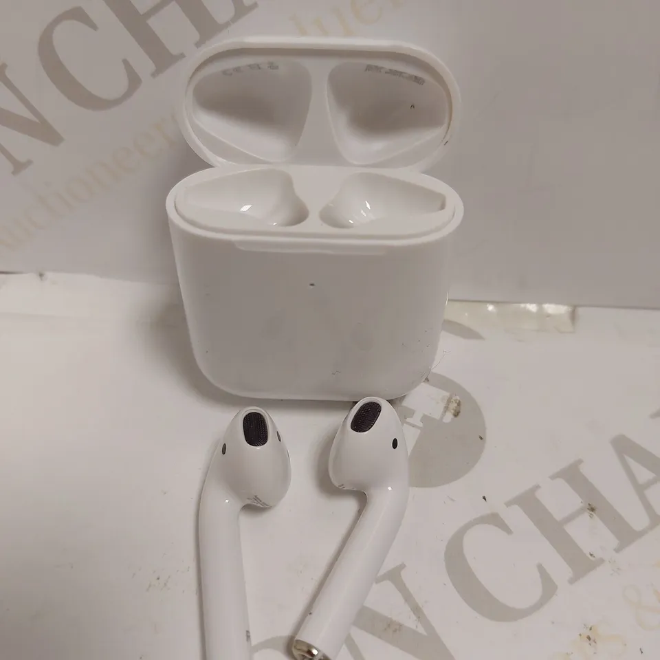 APPLE AIRPODS - 2ND GENERATION
