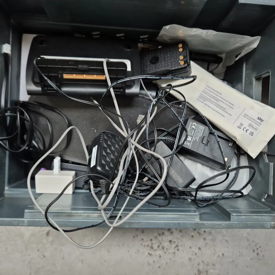 APPROXIMATELY 20 ELECTRICAL ITEMS TO INCLUDE - REMOTE CONTROLS, WIFI HUB AND POWER ADAPTERS