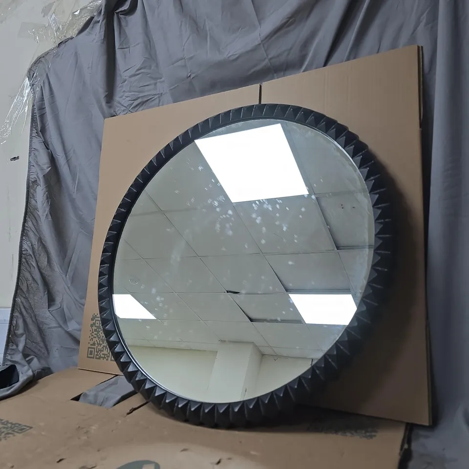 ROUND WALL MIRROR WITH BLACK TEXTURED BEZEL
