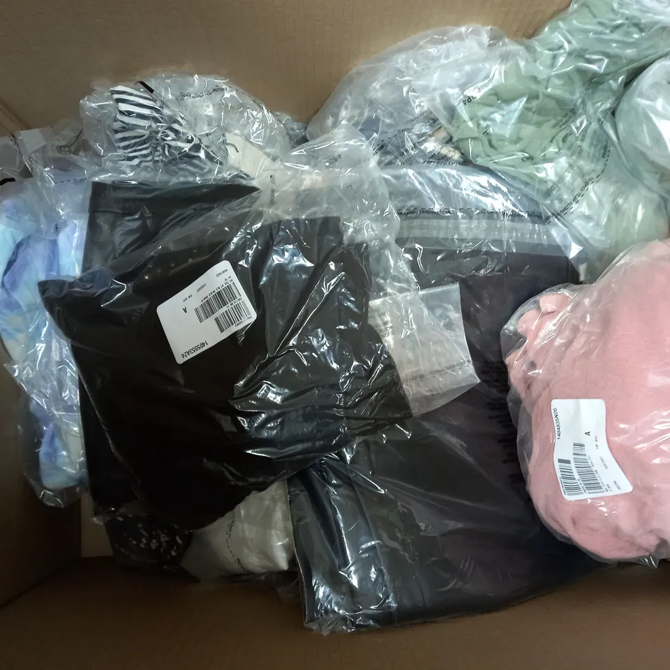 BOX OF APPROXIMATELY 20 ASSORTED ITEMS OF CLOTHING TO INCLUDE FINERY, FRANK USHER, KIM & CO., ETC