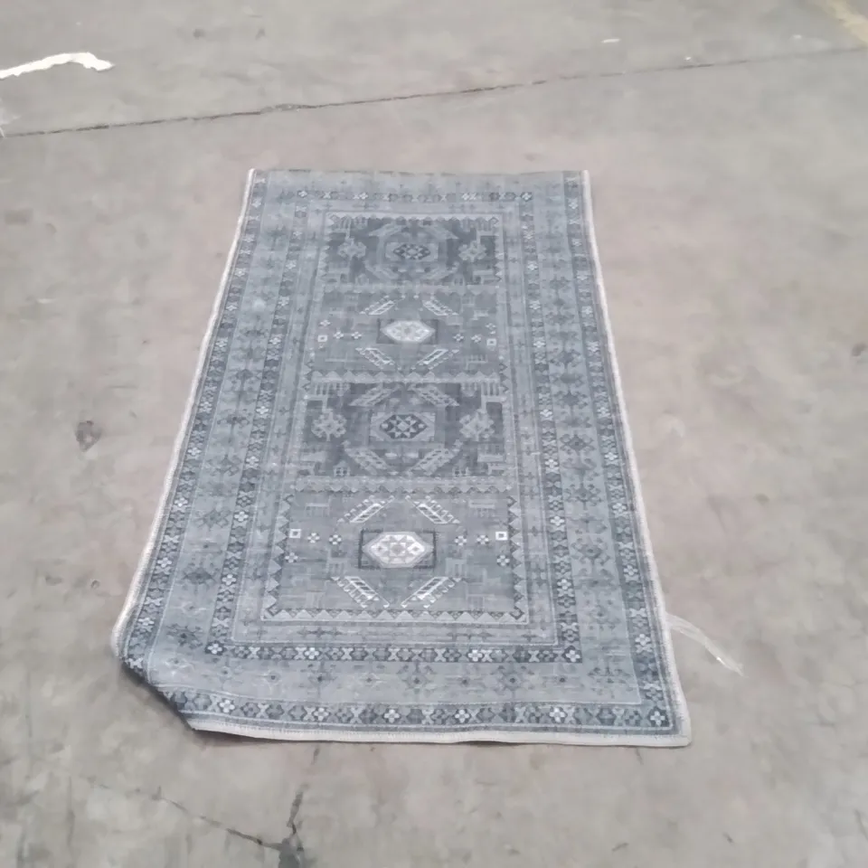 QUALITY DESIGNER AREA RUG - APPROXIMATELY 160X80CM