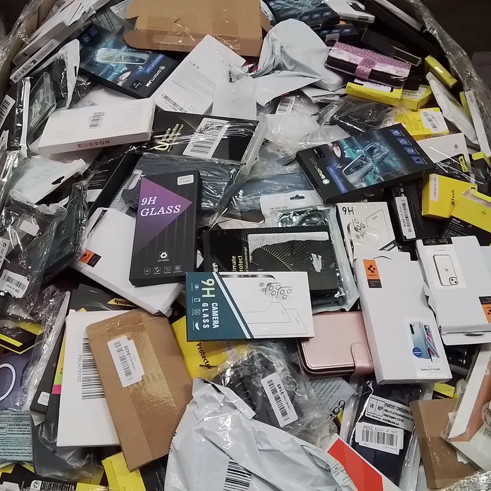 PALLET CONTAINING VERY LARGE AMOUNT OF BRAND NEW PHONE CASES [MODELS AND MAKES VARY]