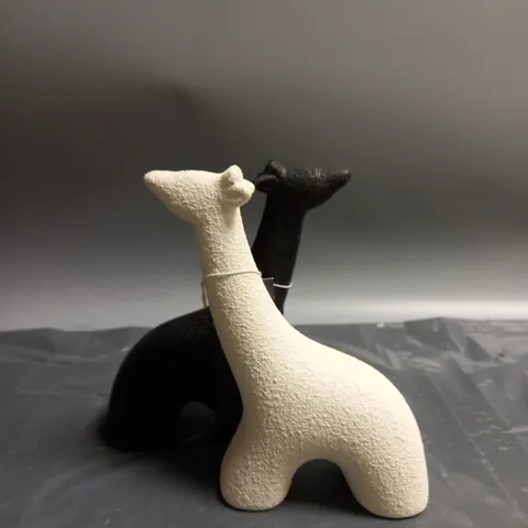 GEORGE HOME DECOR GIRAFFE IN WHITE (X4) AND BLACK (X4)
