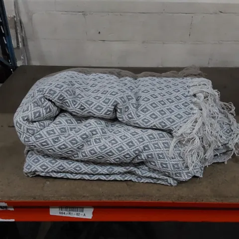 BOXED CIMINO THROW BLANKET 