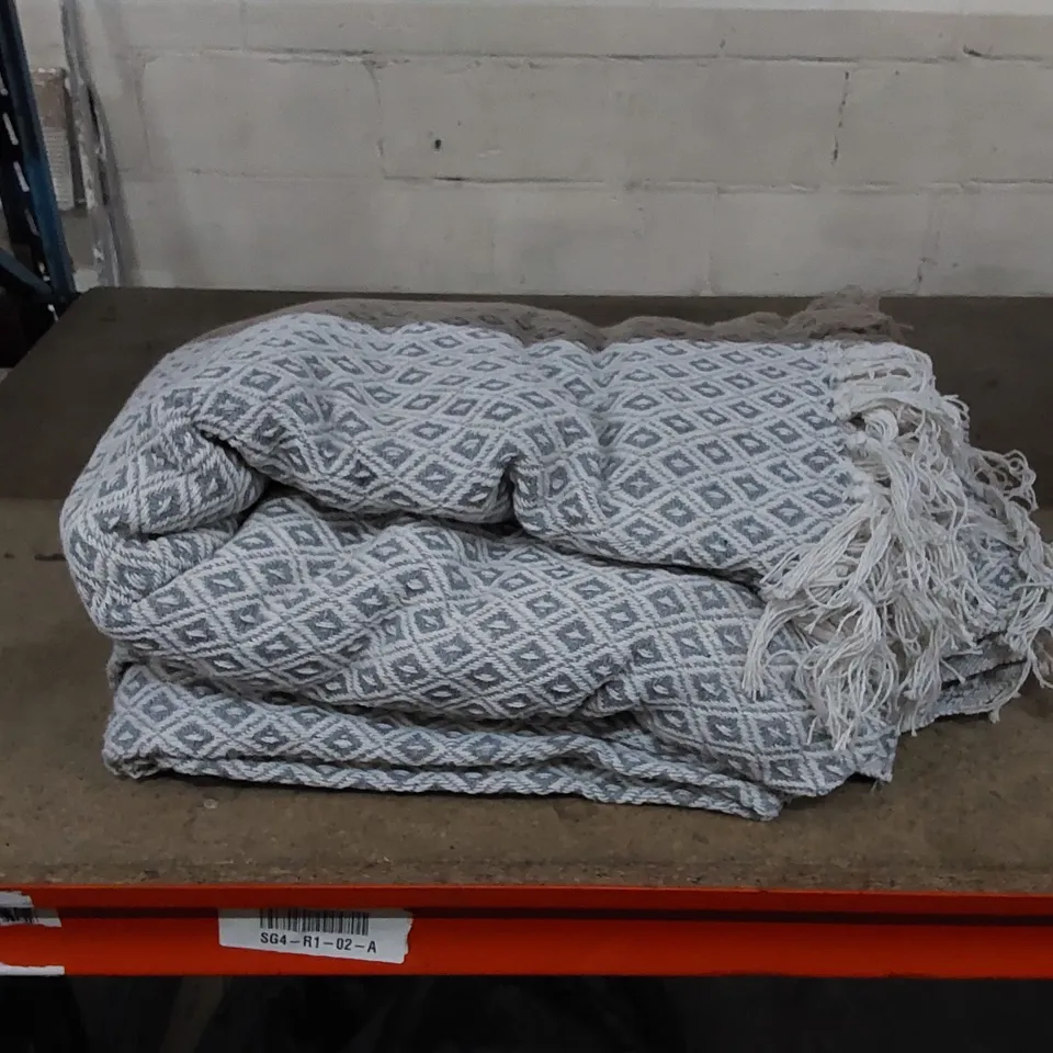 BOXED CIMINO THROW BLANKET