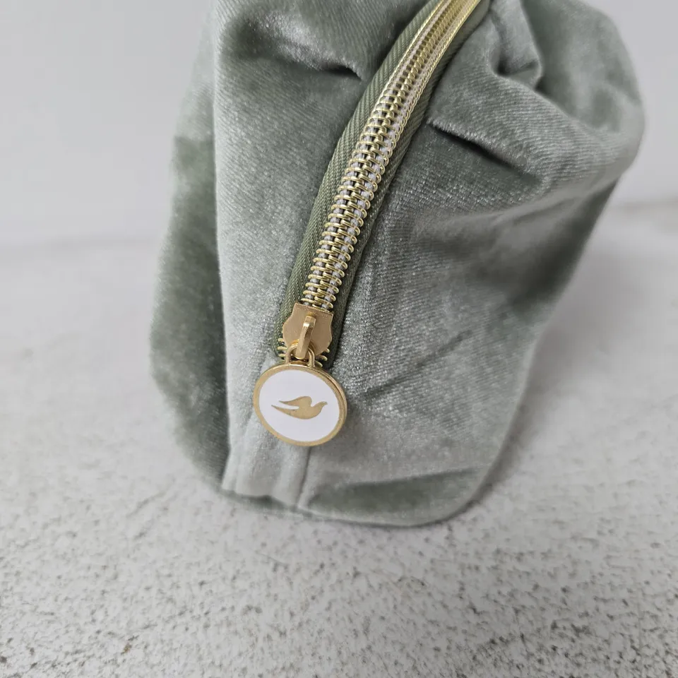 DOVE - VELVET ZIP POUCH WITH LOGO CHARM, SAGE GREY