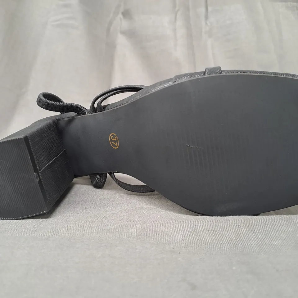 BOXED PAIR OF DESIGNER OPEN TOE BLOCK HEEL SANDALS IN BLACK EU SIZE 37