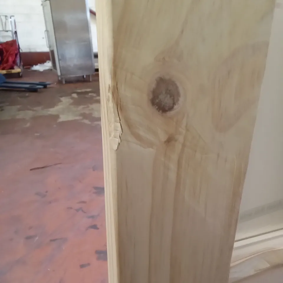 PACKAGED 4 PANEL KNOTTY PINE GLAZED INTERNAL DOOR