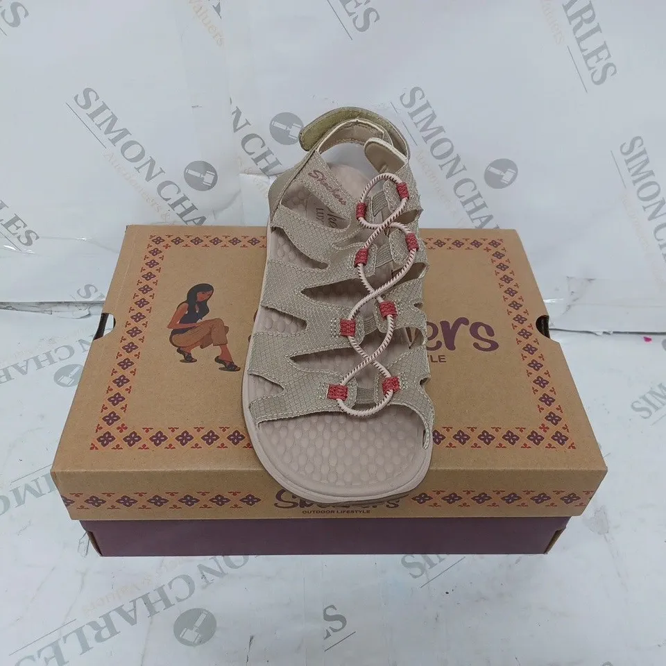 SKECHERS WALKING SANDALS SIZE 7