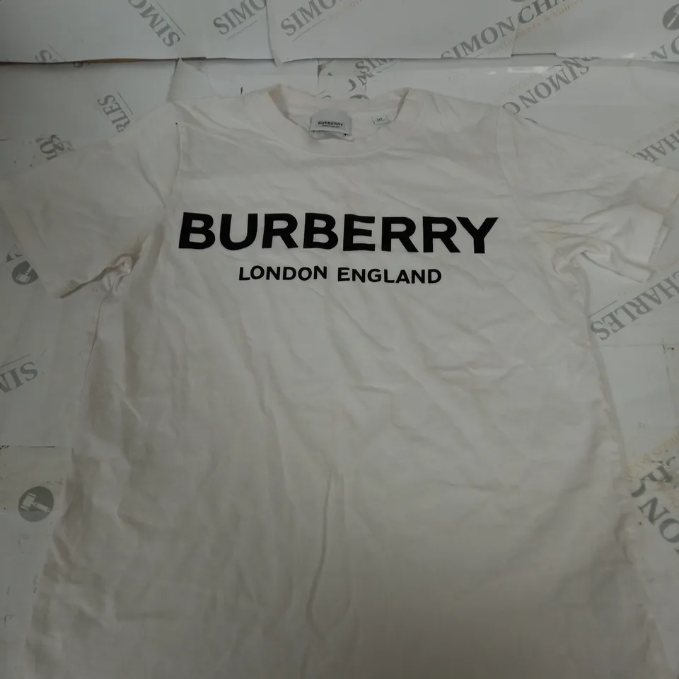 BOYS BURBERRY GRAPHIC T-SHIRT SIZE 